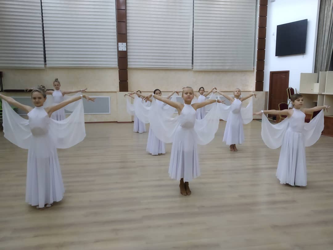  Танцевальный Клуб «Fenix» 